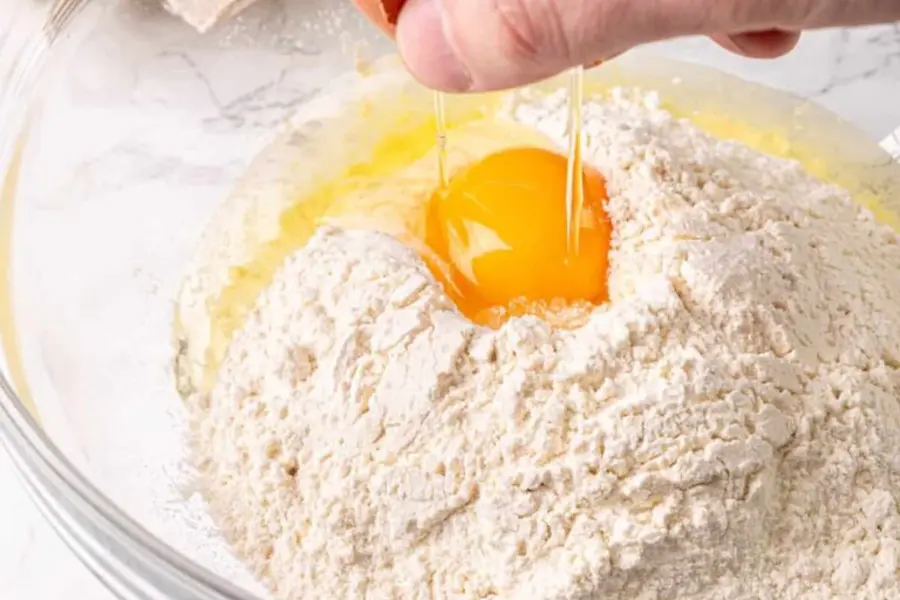 Ajouter les œufs — Crêpes Recette