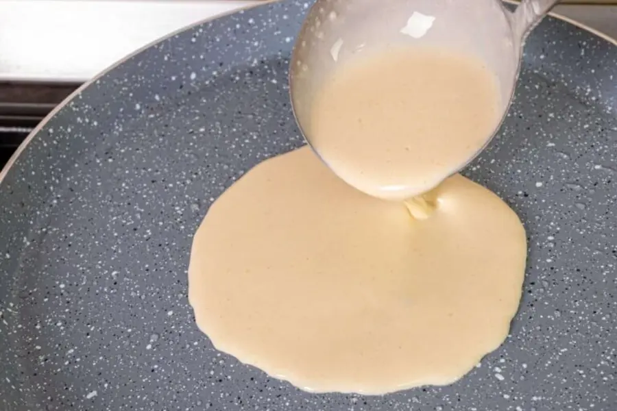 Cuire la première crêpe — Crêpes Recette